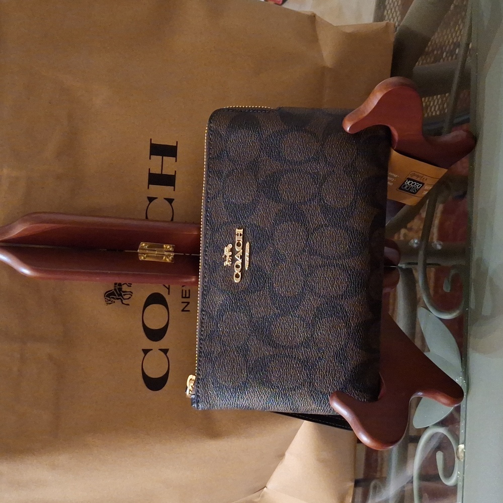 Authentic COACH Signature Wallet/Wristlet